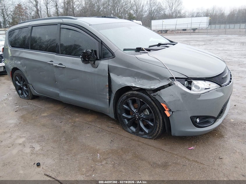 2020 Chrysler Pacifica Touring L