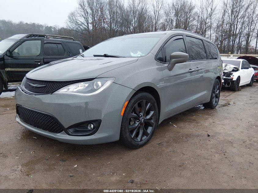 2020 Chrysler Pacifica Touring L