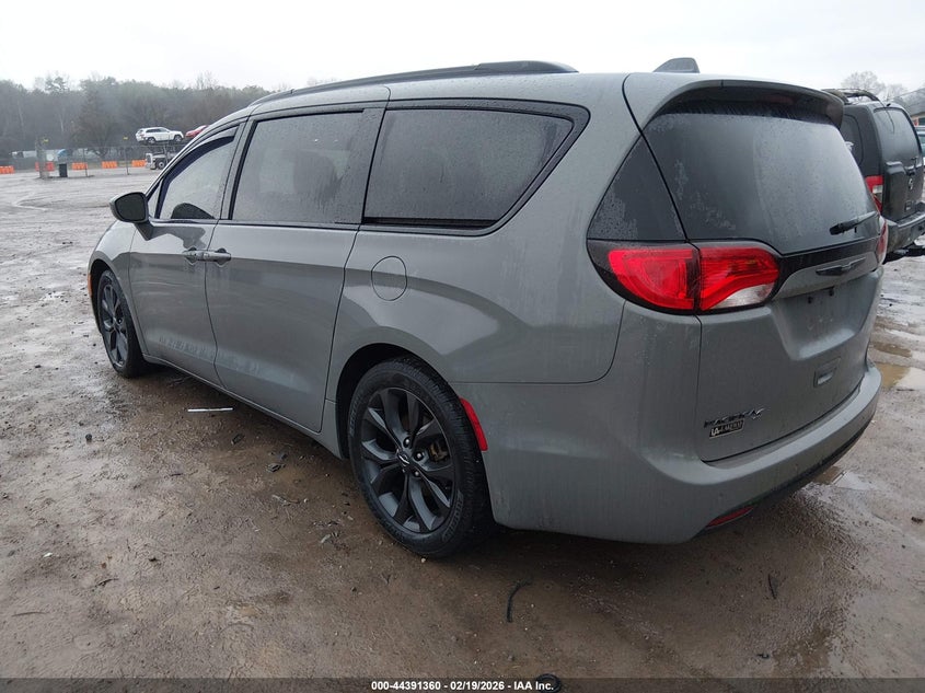 2020 Chrysler Pacifica Touring L