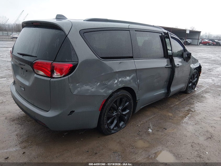2020 Chrysler Pacifica Touring L