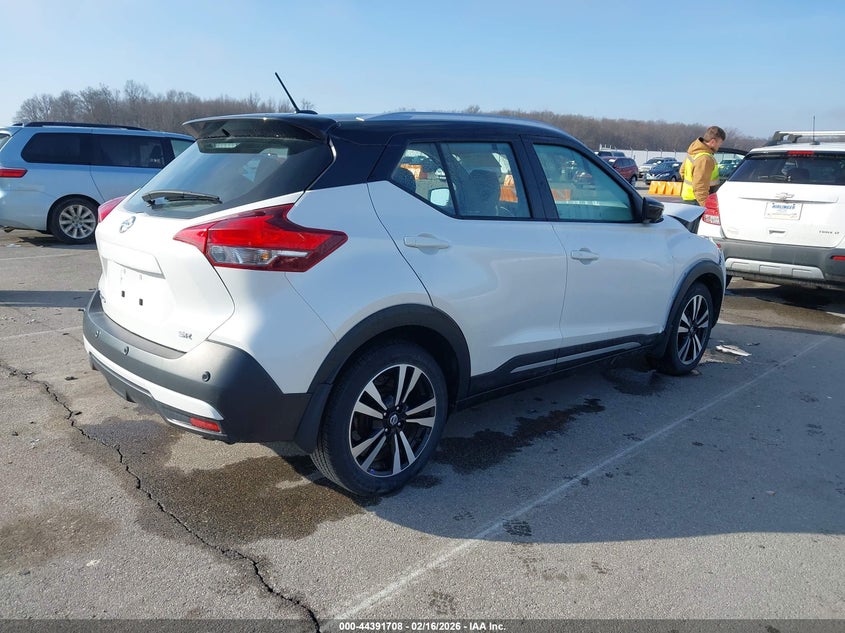 2020 Nissan Kicks Sr Xtronic Cvt