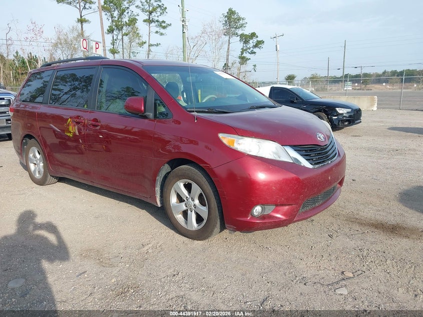 2013 Toyota Sienna Le V6 8 Passenger