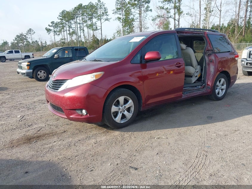 2013 Toyota Sienna Le V6 8 Passenger