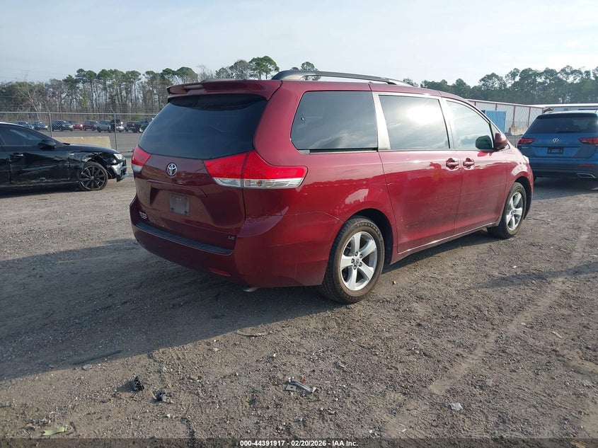 2013 Toyota Sienna Le V6 8 Passenger