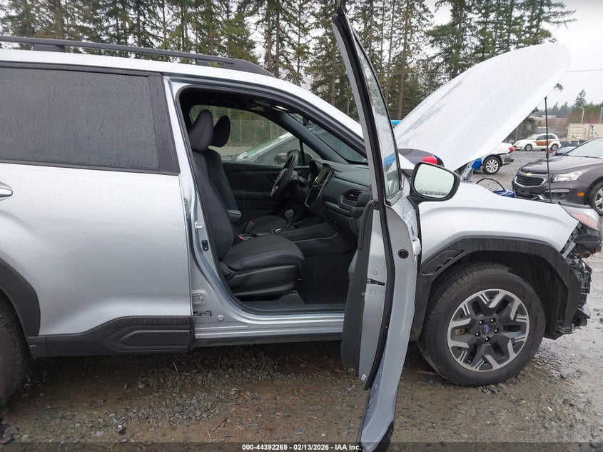 2025 Subaru Forester Premium