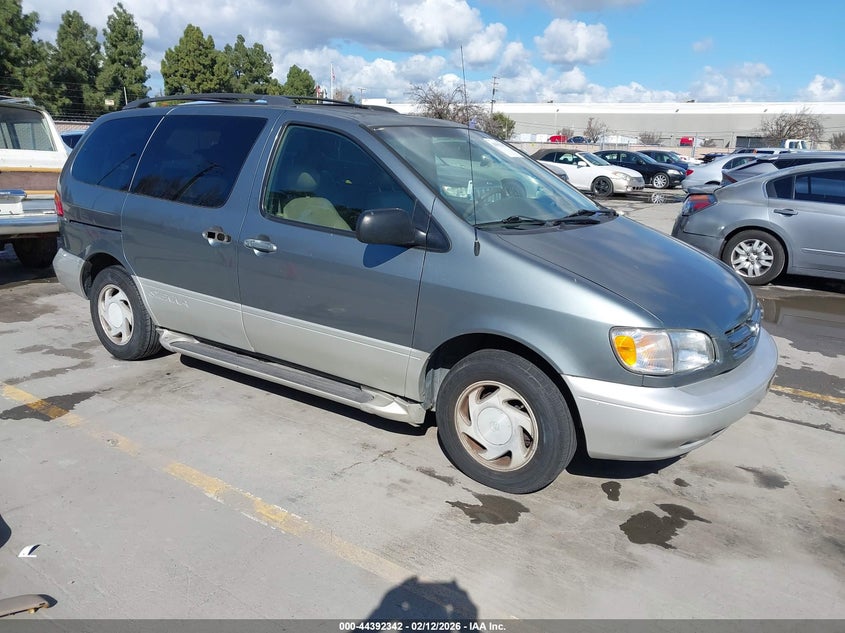 2000 Toyota Sienna Xle