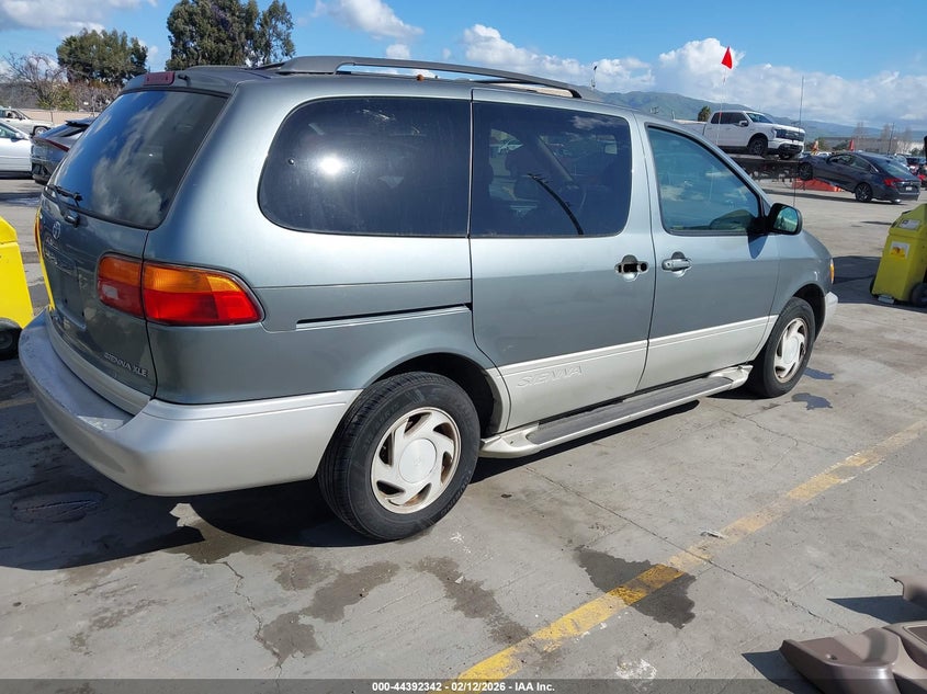 2000 Toyota Sienna Xle
