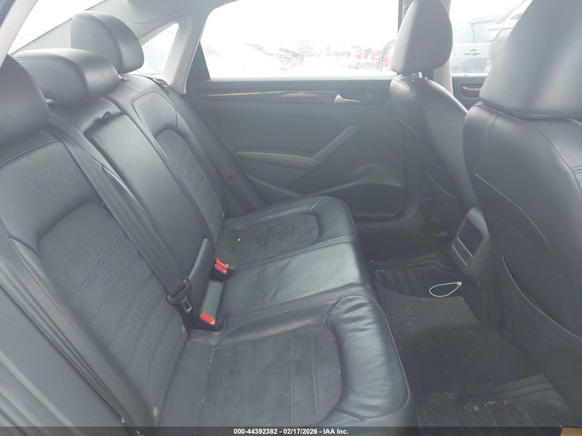 2012 Volkswagen Passat 3.6L V6 Sel Premium VIN: 1VWCM7A31CC025928 Lot: 44392382