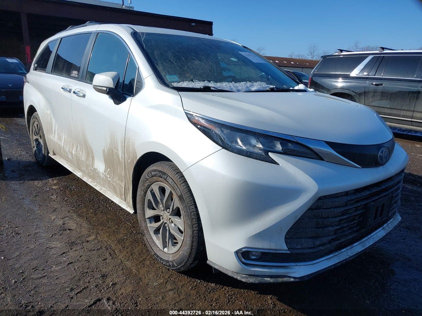 2022 Toyota Sienna Xle