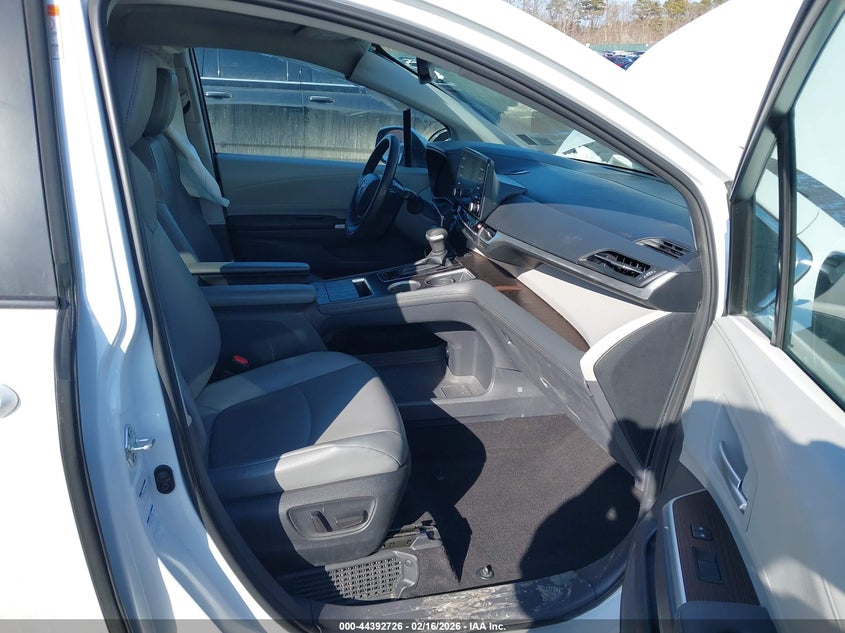 2022 Toyota Sienna Xle