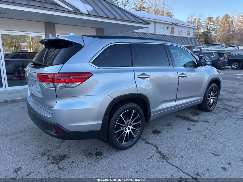 2017 Toyota Highlander Se