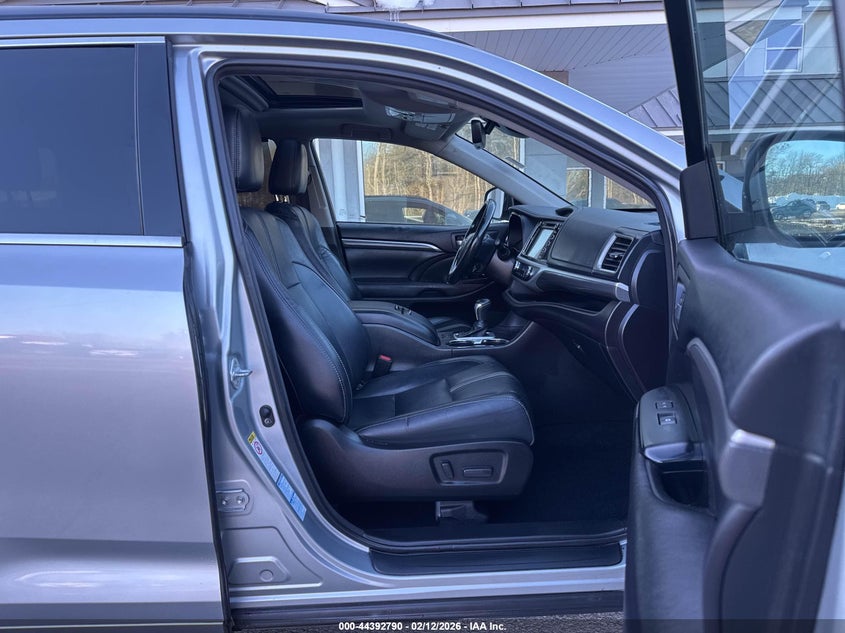 2017 Toyota Highlander Se