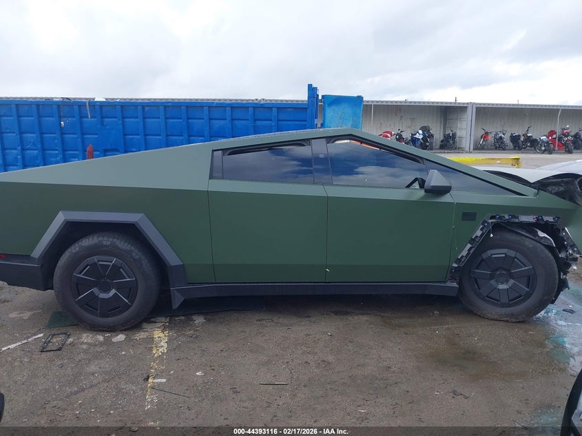 2025 Tesla Cybertruck All-Wheel Drive VIN: 7G2CEHED8SA072913 Lot: 44393116