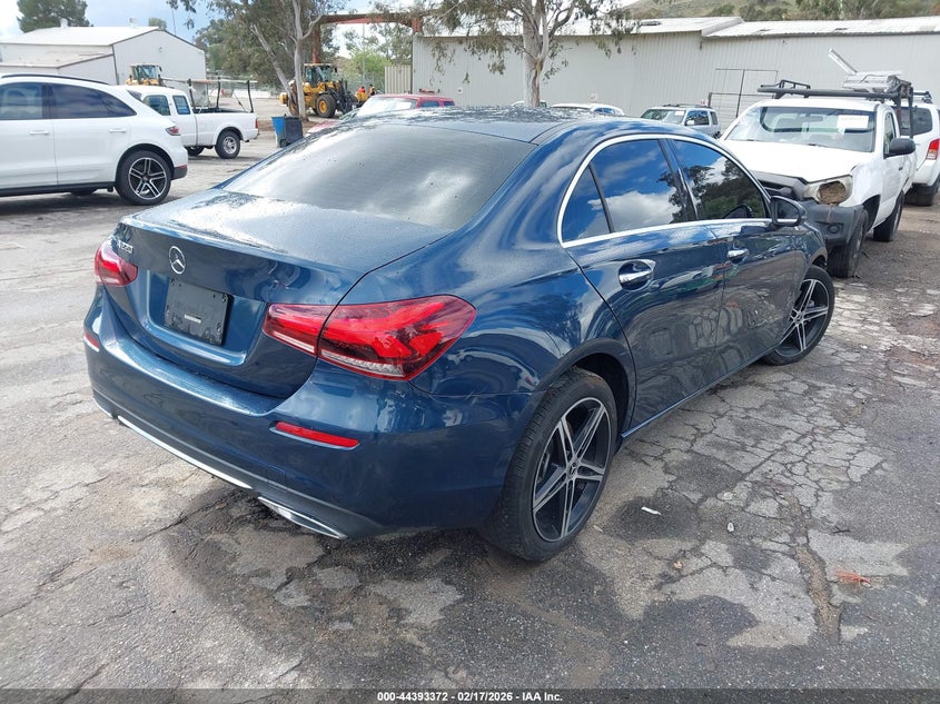 2021 Mercedes-Benz A 220