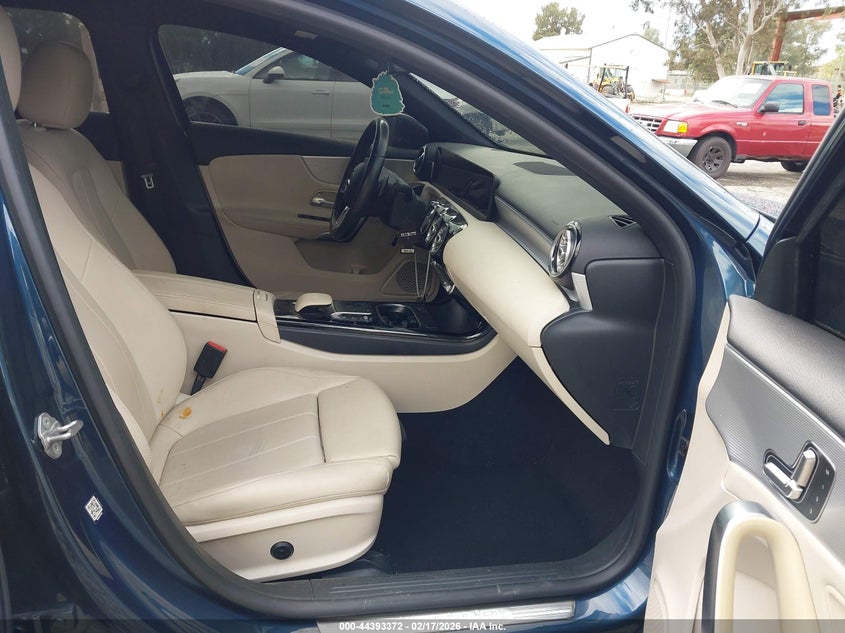 2021 Mercedes-Benz A 220