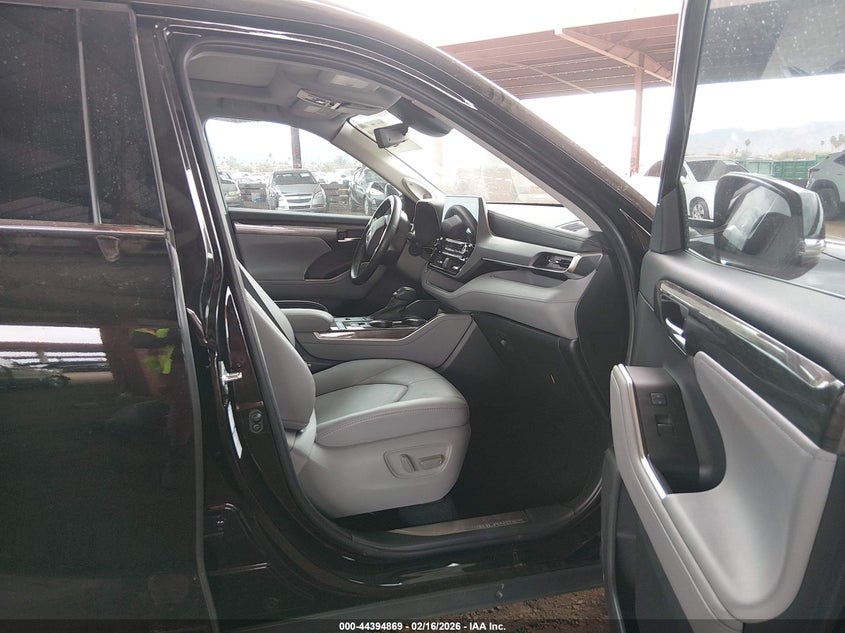 2020 Toyota Highlander Hybrid Platinum