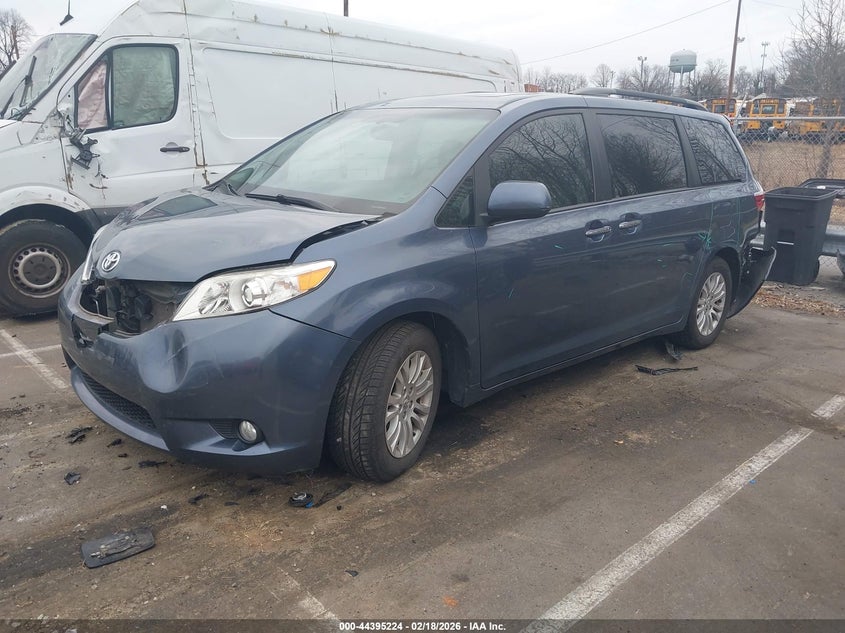 2017 Toyota Sienna Xle 8 Passenger