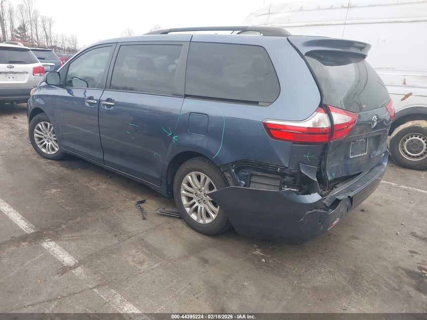 2017 Toyota Sienna Xle 8 Passenger