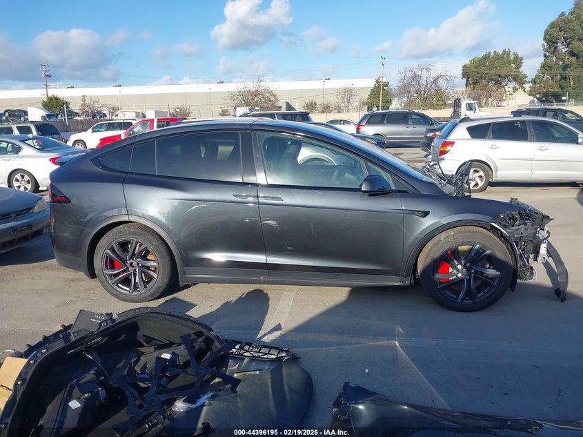 2026 Tesla Model X Plaid VIN: 7SAXCBE63TF477867 Lot: 44396195