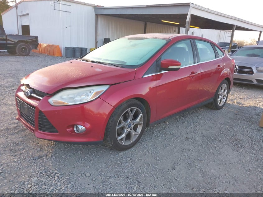 1FAHP3H29CL378431 2012 Ford Focus 2.0 Sel red