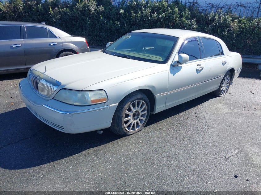 2006 Lincoln Town Car Signature