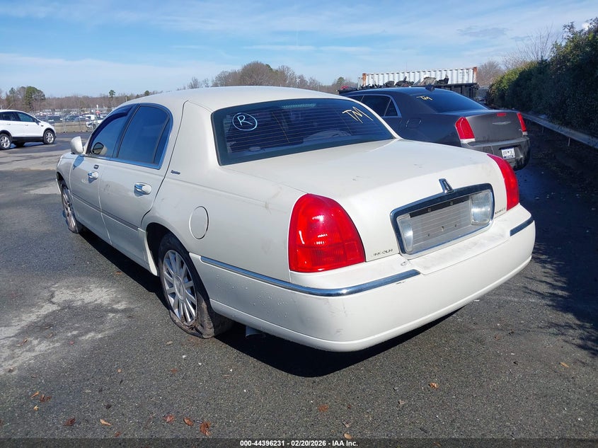 2006 Lincoln Town Car Signature
