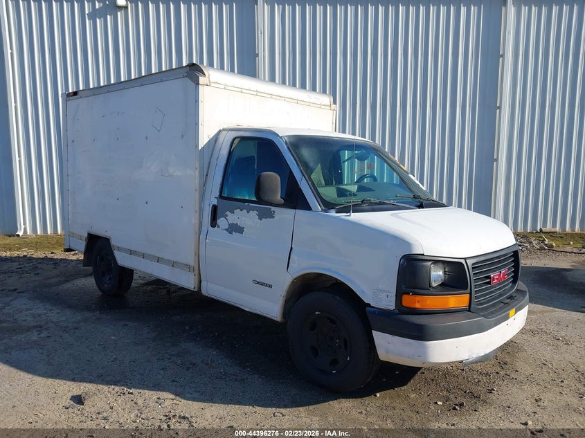 2004 GMC Savana Cutaway Standard