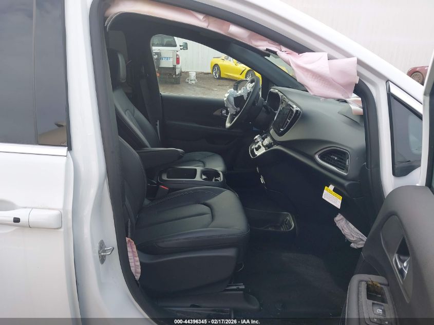 2025 Chrysler Voyager Lx