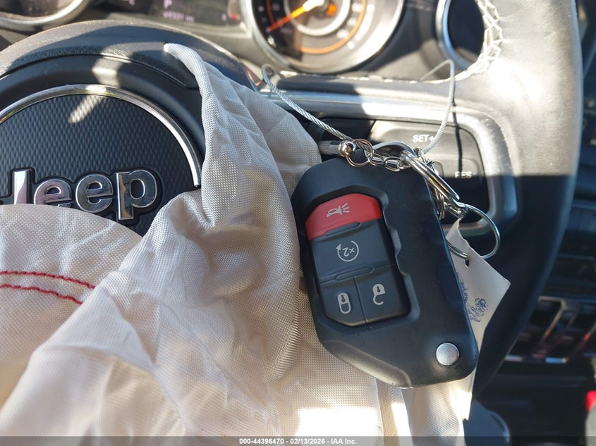 2019 Jeep Wrangler Unlimited Sahara 4X4 VIN: 1C4HJXEGXKW615363 Lot: 44396470