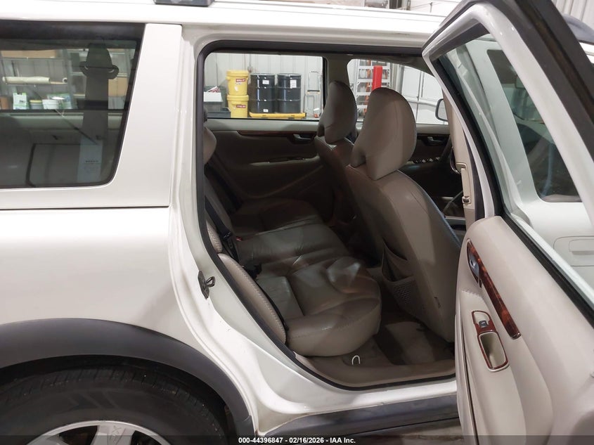 2005 Volvo Xc70 2.5T Awd VIN: YV1SZ592351174673 Lot: 44396847