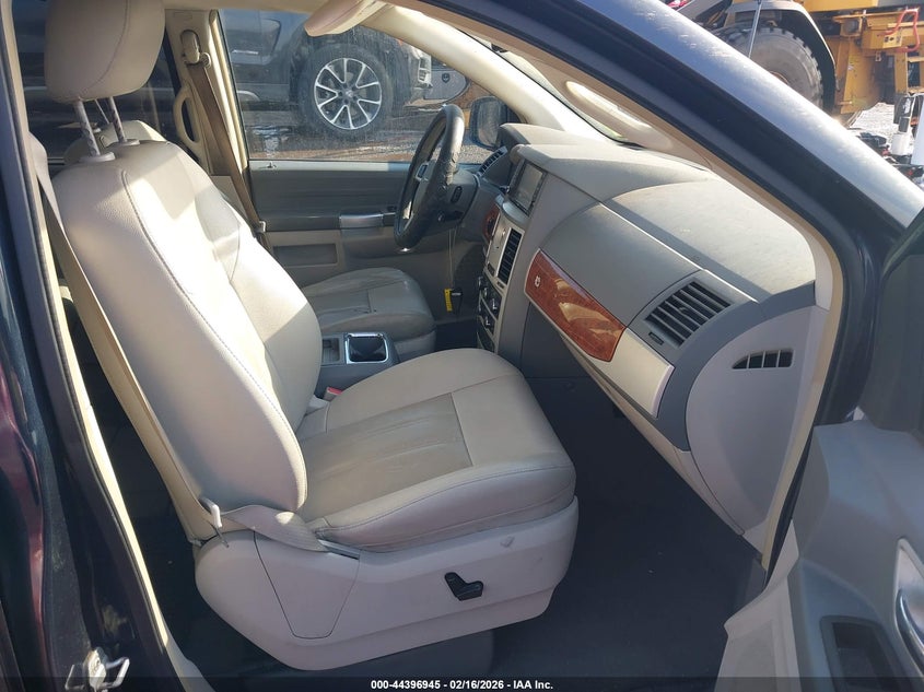 2008 Chrysler Town & Country Touring