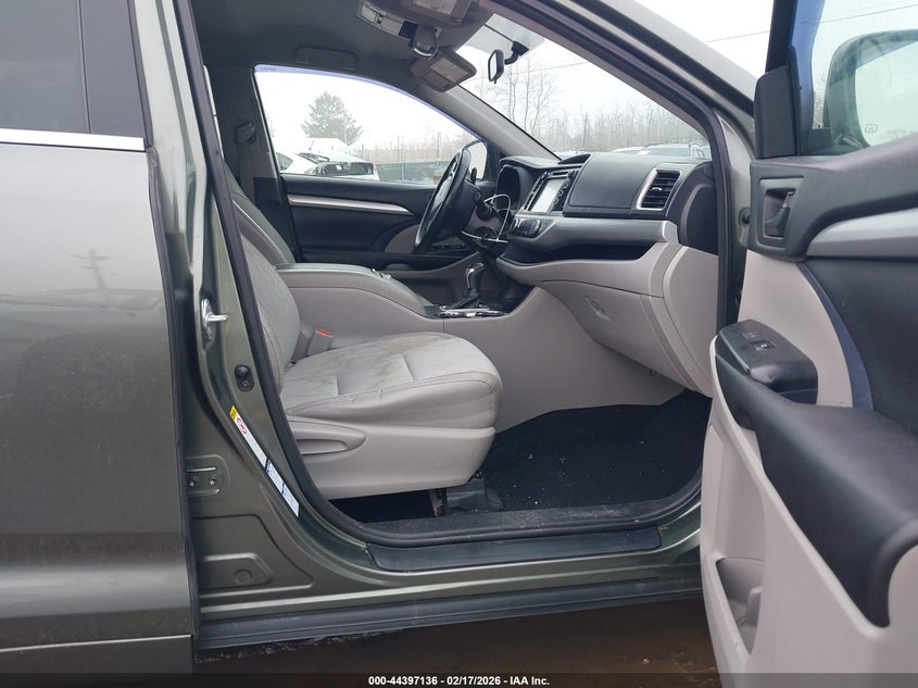 2016 Toyota Highlander Le Plus V6