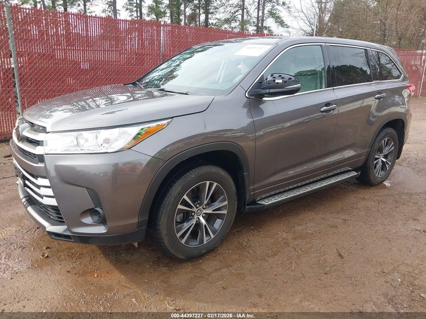 5TDZARFH1JS036056 Toyota Highlander Le