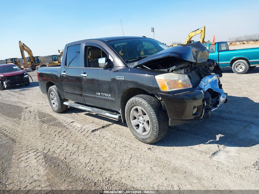 2013 NISSAN TITAN SV