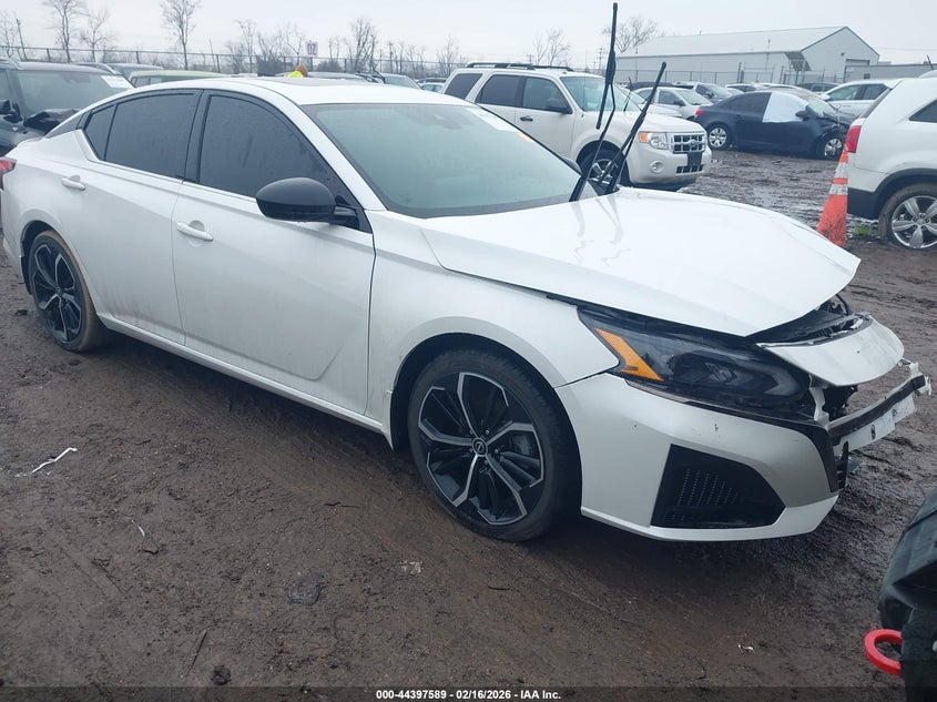 2023 Nissan Altima Sr Fwd