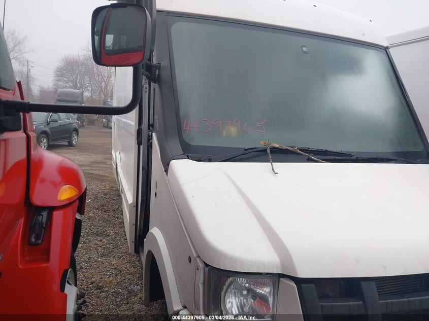 2013 Isuzu Commercial Van