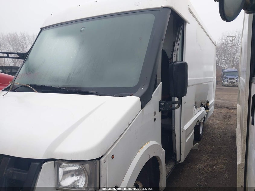 2013 Isuzu Commercial Van