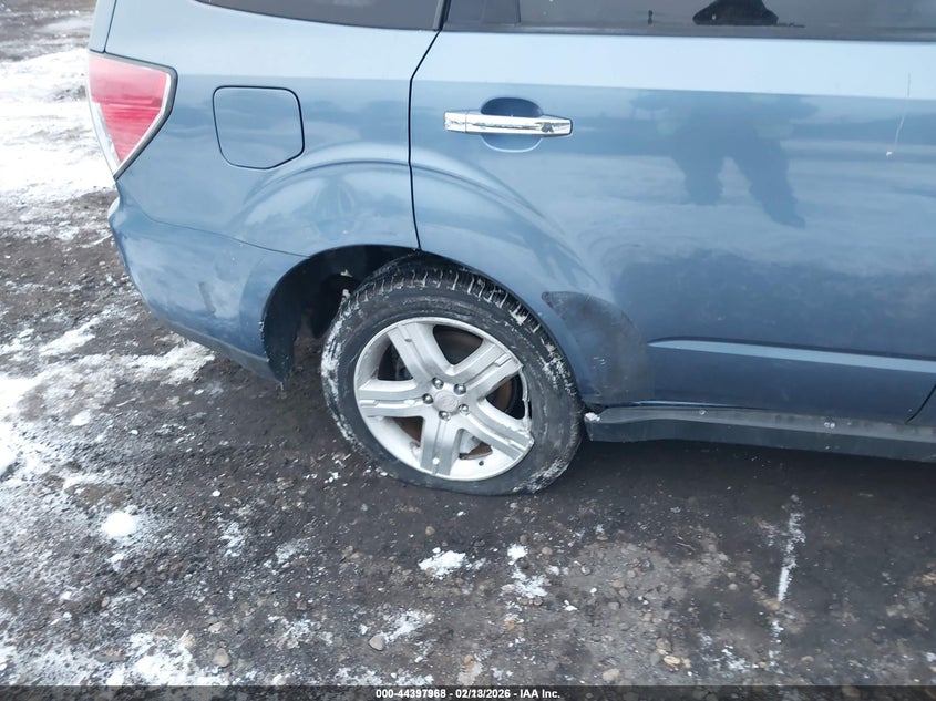 2010 SUBARU FORESTER auction photo 6