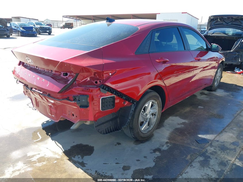 2025 Hyundai Elantra Se