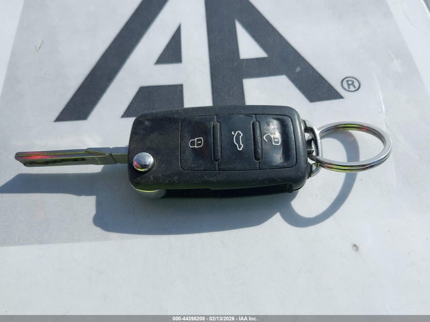 2013 Volkswagen Golf 2.0L Tdi 2-Door VIN: WVWBM7AJ8DW020111 Lot: 44398208