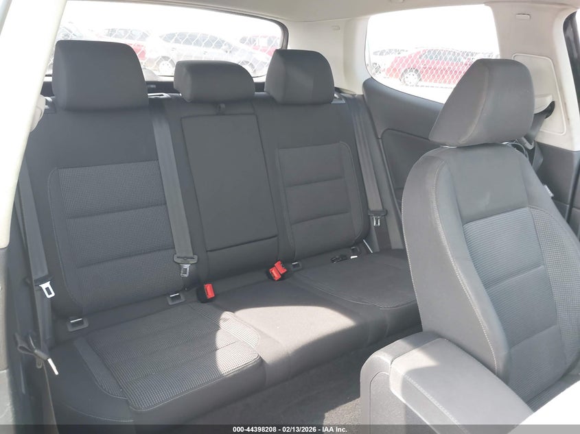 2013 Volkswagen Golf 2.0L Tdi 2-Door VIN: WVWBM7AJ8DW020111 Lot: 44398208