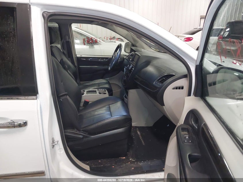 2016 Chrysler Town & Country Touring