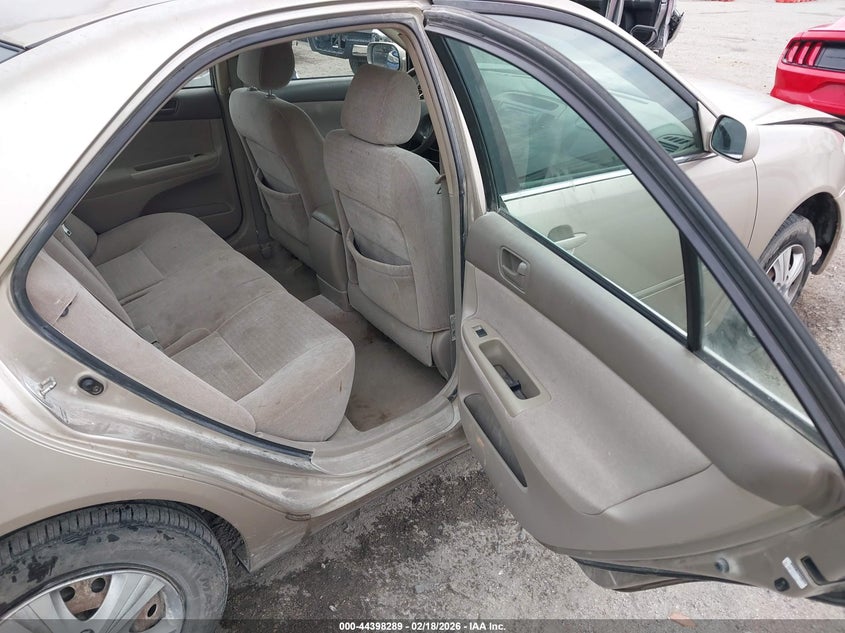 2004 Toyota Camry Le VIN: JTDBE32KX40273463 Lot: 44398289