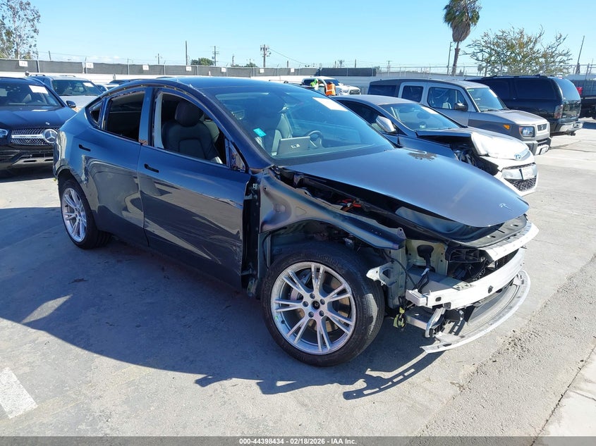 2022 Tesla Model Y Long Range Dual Motor All-Wheel Drive