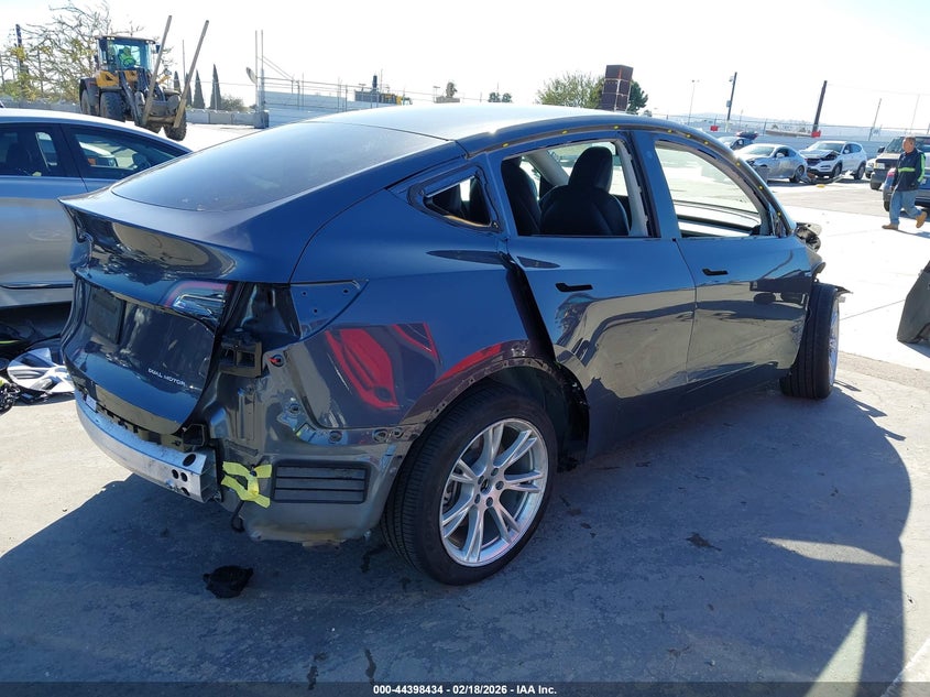 2022 Tesla Model Y Long Range Dual Motor All-Wheel Drive