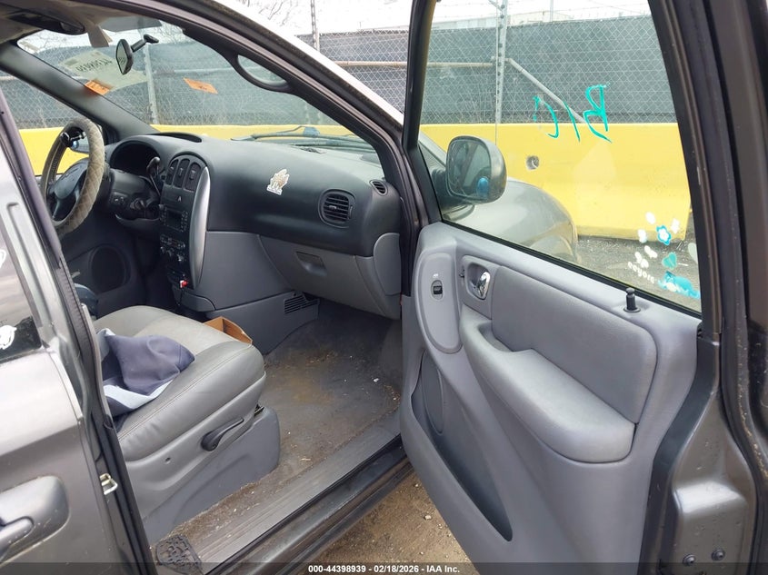 2004 Chrysler Town & Country Touring