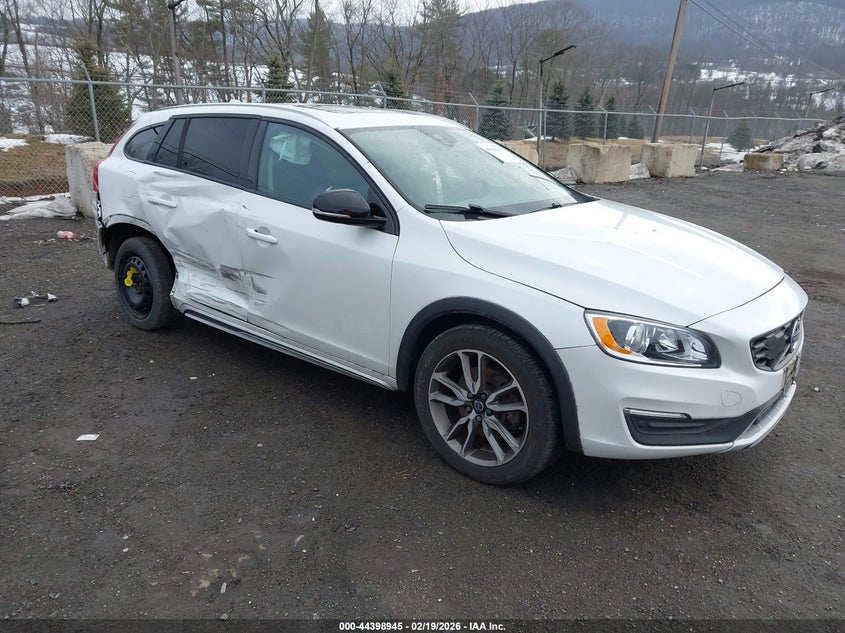 2018 Volvo V60 Cross Country T5