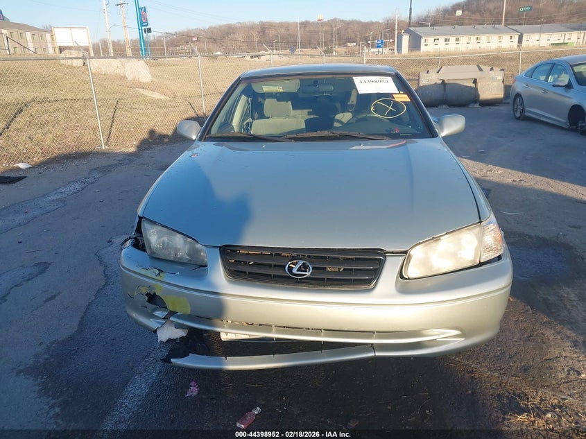 2000 Toyota Camry Le V6 VIN: 4T1BF22K7YU104888 Lot: 44398952