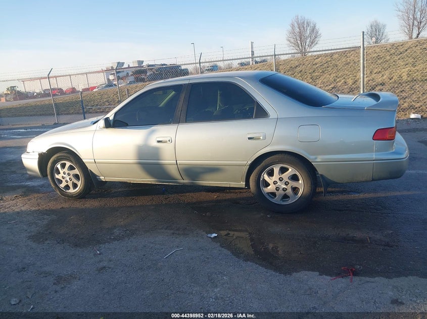 2000 Toyota Camry Le V6 VIN: 4T1BF22K7YU104888 Lot: 44398952