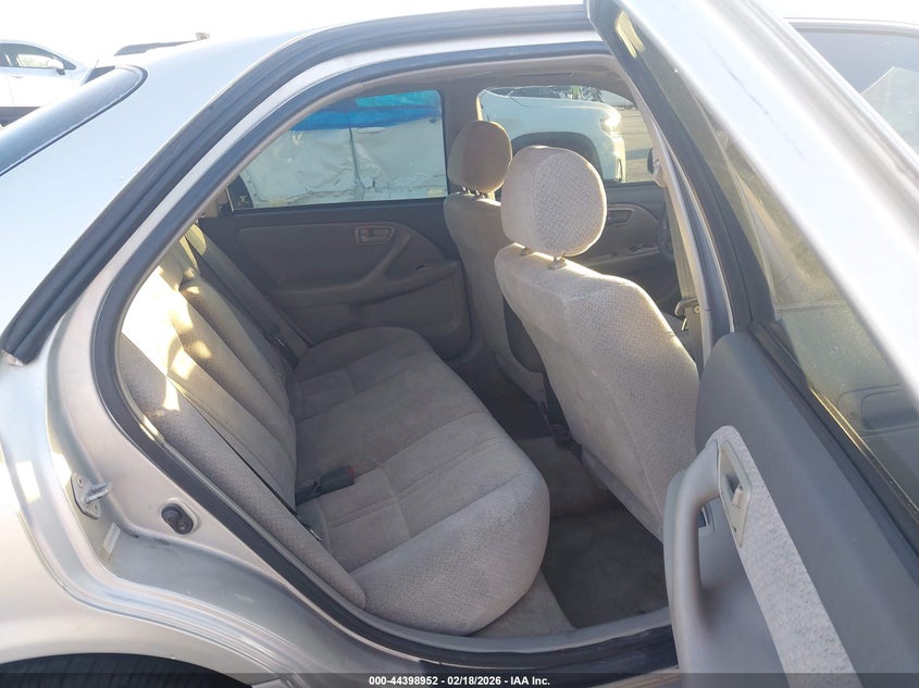 2000 Toyota Camry Le V6 VIN: 4T1BF22K7YU104888 Lot: 44398952